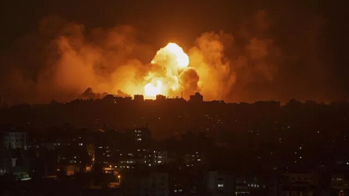 توزيع المساعدات في غزة يواجه مصاعب بسبب الاكتظاظ والركام ونقص الوقود