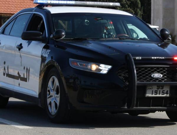 مواطن يتعرض للضرب من مجموعة أشخاص ويلجأ لدورية أمنية