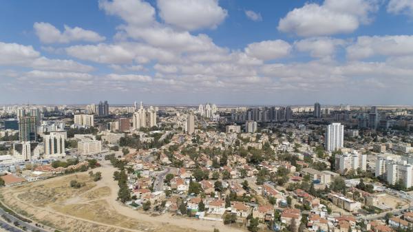 المقاومة تقصف قاعدة رعيم وبئر السبع برشقة صاروخية
