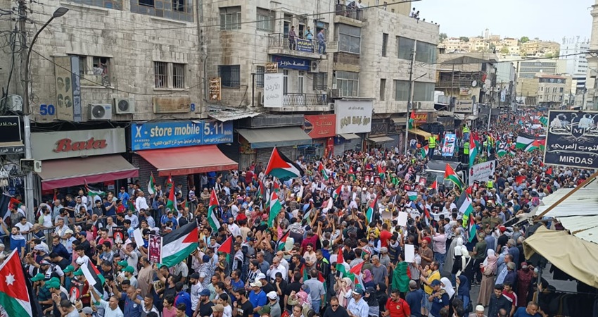 الأردنيون "يعضون" على جرحهم الاقتصادي ويتبرعون بالملايين لغزة