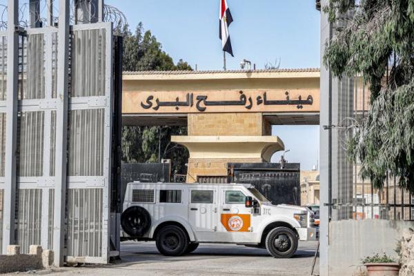 طائرة مساعدات ليبية تحط في مطار العريش قبل دخول غزة