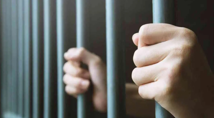 سجن 3 أشخاص 10 سنوات هدَّدوا سائقا بإيذاء ابنته وانتزعوا كليته وباعوها