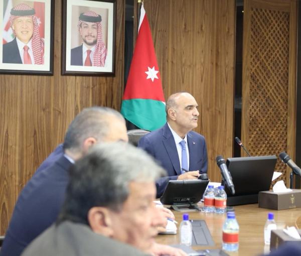 الحكومة تعتمد بطاقة المستثمر لتقديم الخدمات للسوريين