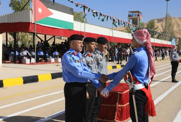 المعايطة يرعى حفل تخريج دورة تأهيل المستجدين في الأمن العام