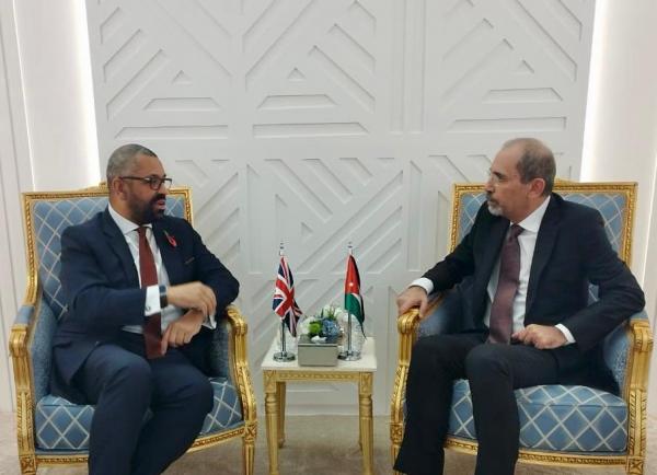 الصفدي يؤكد ضرورة الوقف الفوري للحرب المستعرة على غزة