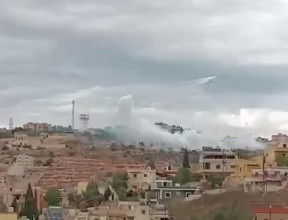 بالفيديو .. الاحتلال يلقي قنابل فسفورية على بلدة ميس الجبل جنوب لبنان