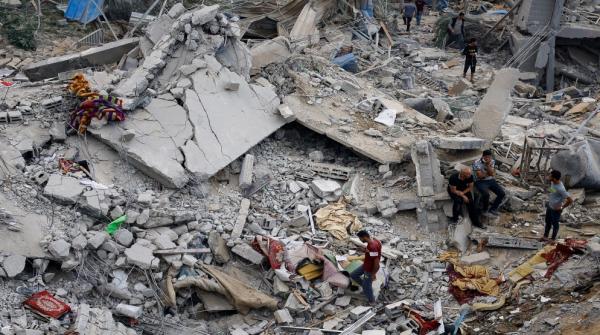 جثامين 100 شهيد في مستشفى الشفاء بدأت بالتحلل لعدم القدرة على دفنها