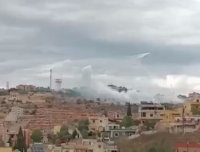 بالفيديو .. الاحتلال يلقي قنابل فسفورية على بلدة ميس الجبل جنوب لبنان