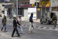 مستوطنون يرتدون زي جيش الاحتلال ويعتدون على فلسطينيين بالضفة