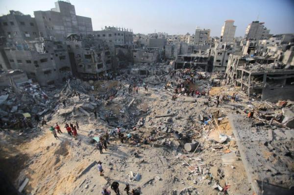 32 شهيدا من عائلة واحدة باستهدف منزل في مخيم جباليا