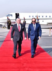 الملك يغادر إلى القاهرة في زيارة قصيرة