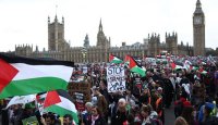 آلاف الأشخاص يحتجون في لندن دعماً للفلسطينيين