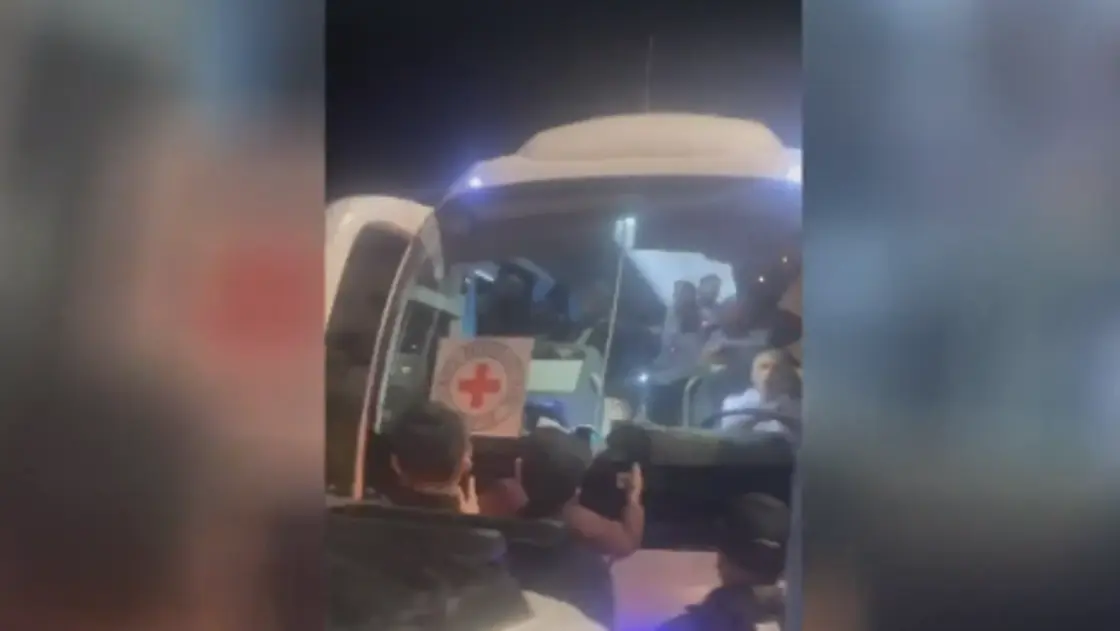 شاهد.. 39 فلسطينياً ينالون الحرية