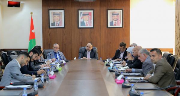 إدارية النواب تطلع على واقع وخطط دائرة الأراضي