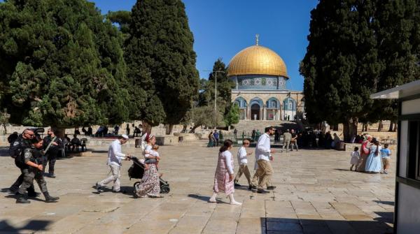 مستوطن مسلح بسكين يحاول اقتحام المسجد الأقصى