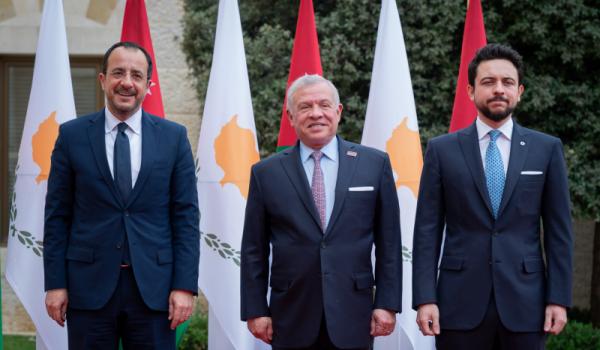 الملك للرئيس القبرصي: خلق الظروف لتهجير الفلسطينيين مرفوض