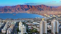 الحوثيون يعلنون استهداف إيلات بدفعة كبيرة من الطائرات المسيرة