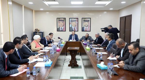 النقل النيابية تطالب الاشغال العامة بتحمل مسؤولياتها تجاه الطرق