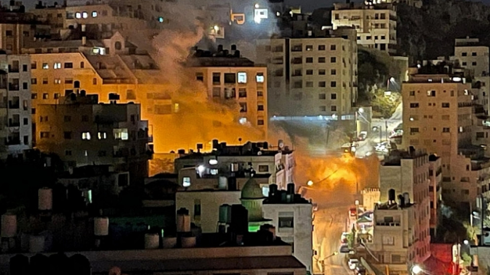 الاحتلال الإسرائيلي يفجر منزلا بنابلس ويصيب ويعتقل عددا من الفلسطينيين