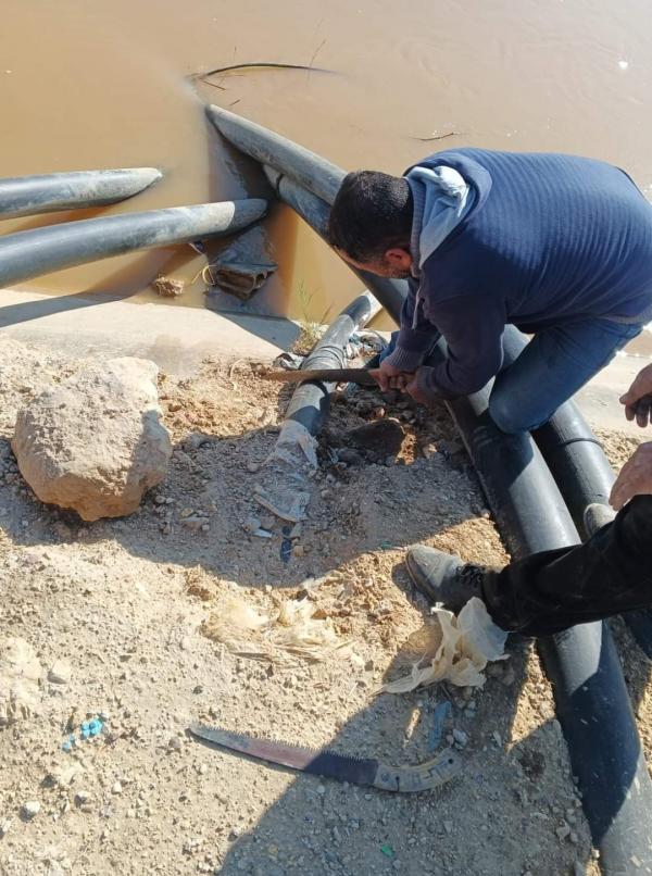 إزالة اعتداءات على مياه قناة الملك عبدالله بالشونة الجديدة