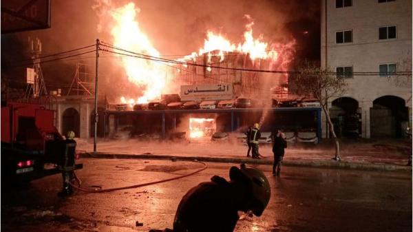 إخماد حريق شب بمستودع فلين وبلاستيك في إربد