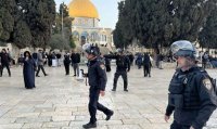 عشرات المستوطنين المتطرفين يقتحمون المسجد الاقصى المبارك