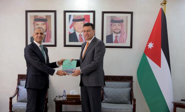 الصفدي يتسلم تقرير ديوان المحاسبة 2022