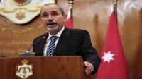 وزير الخارجية في القاهرة لتكثيف جهود وقف الحرب المستعرة على غزة