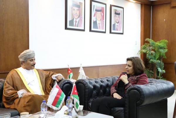 وزيرة الاستثمار تبحث جذب مزيد من الاستثمارات العُمانية للأردن