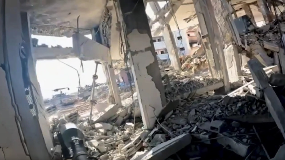 شاهد.. استهداف جنود العدو وتدمير آلياته المتوغلة في محاور مدينة خانيونس جنوب قطاع غزة