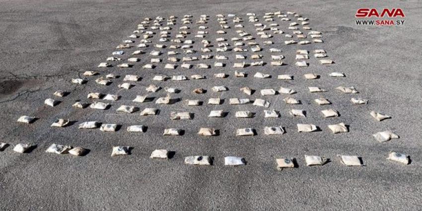 شاهد .. سوريا تضبط 3 مهربين و200 ألف حبة كبتاغون على حدود الأردن