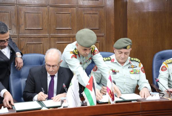 الضمان والخدمات الطبية يوقعان اتفاقية لتقديم خدمات علاجية