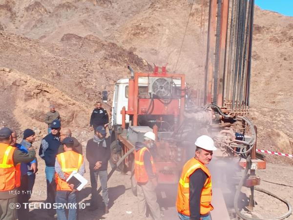 الخرابشة يتفقد مشاريع استكشاف التعدين في الجنوب