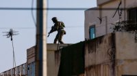 شاهد .. قوة مشاة وقعت بكمين محكم داخل حارة الياسمينة وتم استهدافها بوابل من الرصاص وعبوة محلية الصنع وشهود عيان تؤكد سحب اصابات