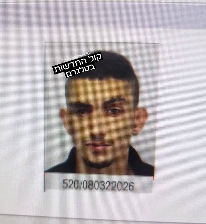 المنفذ هو احمد محمد علي زيادات من بلدة بني نعيم شرق الخليل وعمره 24 عام
