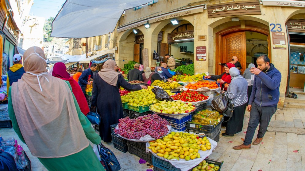 الحكومة: توريد المواد الأساسية إلى المملكة مستمر كالمعتاد وبكميات كافية