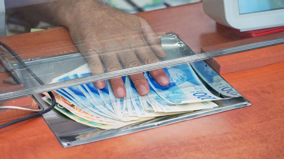 وكالة موديز تخفض تصنيفات الودائع لأكبر 5 بنوك إسرائيلية