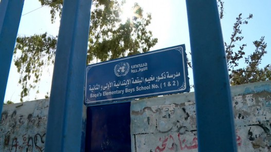 الحكومة تعفي أونروا من أثمان الكتب المدرسية للأعوام 2019-2023