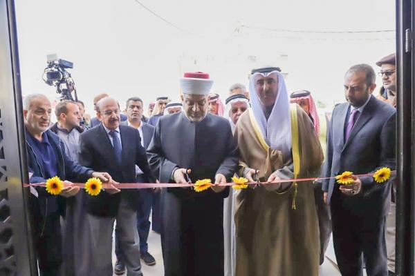 الخلايلة يفتتح ملتقى خيريا ويوما طبيا مجانيا في القويسمة