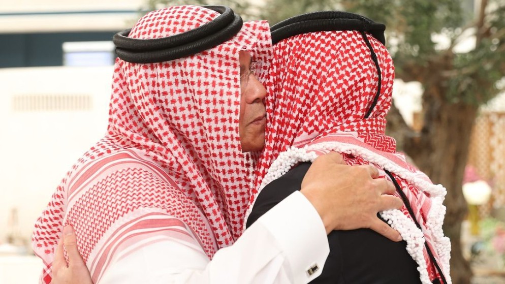 ولي العهد ينعى والد الأميرة رجوة