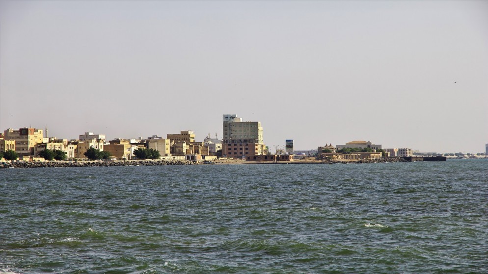 تعرض سفينة شحن لهجوم في مضيق باب المندب