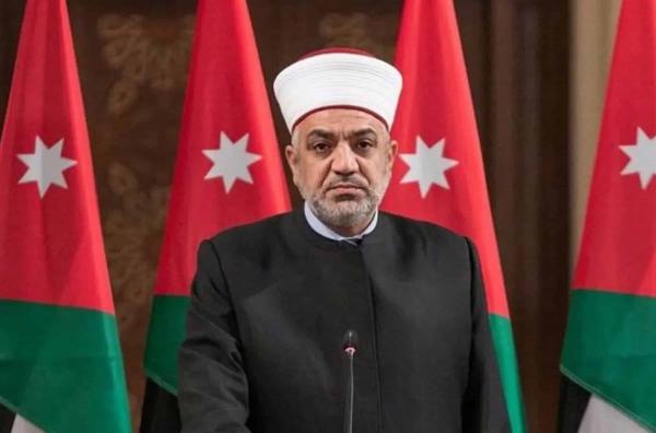 وزير الأوقاف يفتتح مسجدا في مغير السرحان