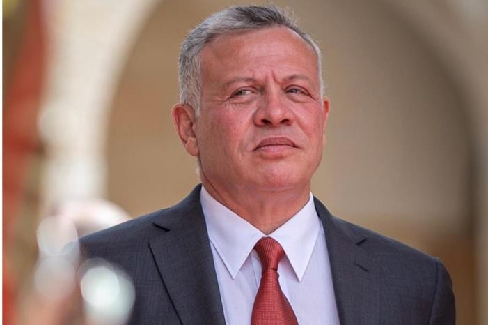الملك يسمع العالم الحقيقة المرة