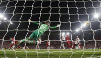 ليفربول يحكم قبضته على صدارة الدوري الإنجليزي برباعية في مرمى لوتون