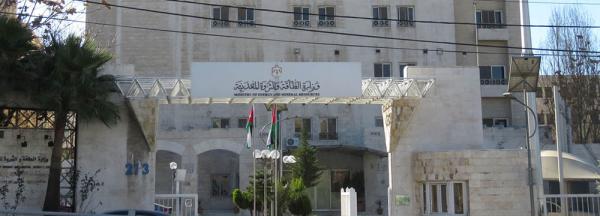 عطاء لإنشاء مشروع الأزرق الثاني للطاقة الشمسية