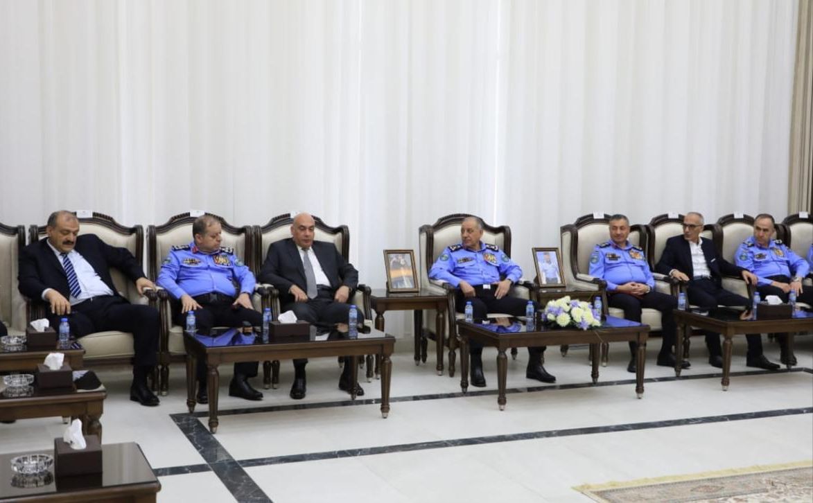 مدير الامن العام يكرم عددا من الضباط المتقاعدين برتبة لواء