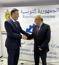 السفير أبورمان ووزير التشغيل التونسي يبحثان تطوير مجالات التعاون