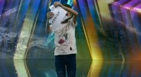 ما قصة الفتى الفلسطيني الذي أبكى لجنة التحكيم في برنامج مواهب غربي شهير؟