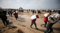 استشهاد 8 فلسطينيين بقصف للاحتلال استهدف شاحنة مساعدات في دير البلح