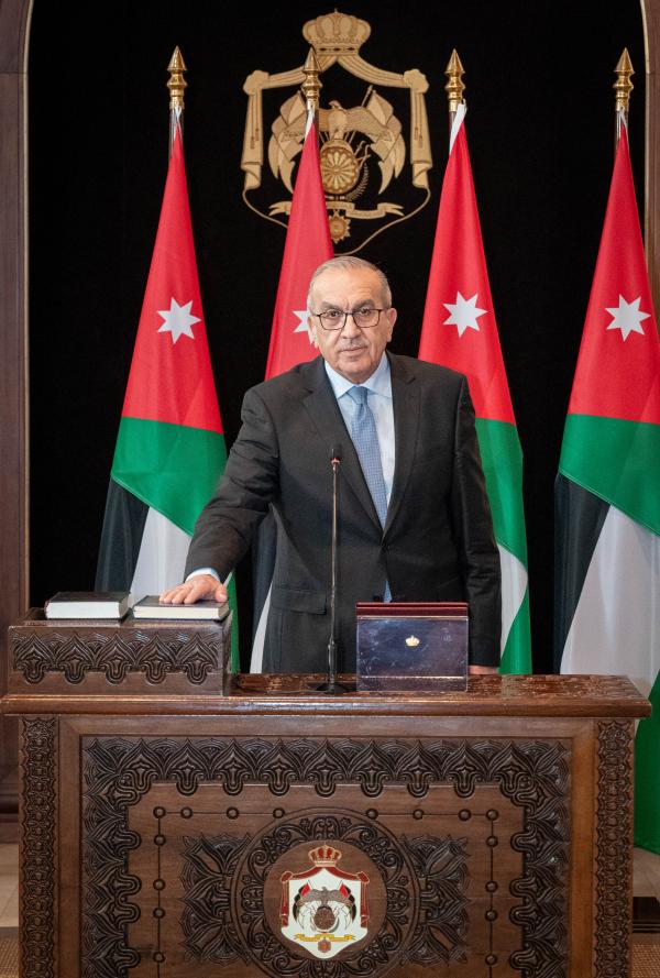 أبو السمن يلوح بمحاسبة المقصرين بمشروع مستشفى الأميرة بسمة